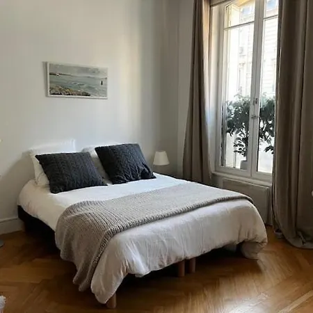 Guestready - Luxurious Charm Near Arc De Triomphe Apartment Paris