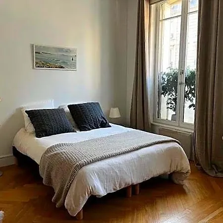 Guestready - Luxurious Charm Near Arc De Triomphe * Parijs
